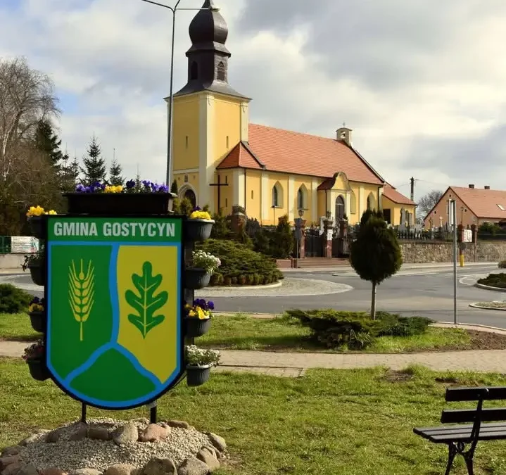 Cegiełki na renowację ogrodzenia cmentarza podczas Rozaliady 2026