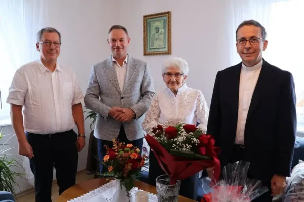 93. urodziny Pani Ireny Szamockiej ze Śliwic. Wójt złożył życzenia