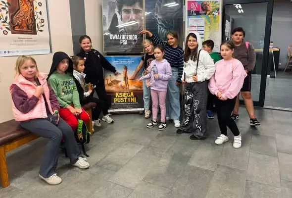 Aktywni Odkrywcy Kultury w kinie Sokół Tuchola na filmie „Księga pustyni”