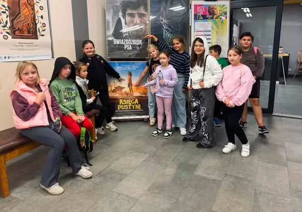 Aktywni Odkrywcy Kultury w kinie Sokół Tuchola na filmie „Księga pustyni”