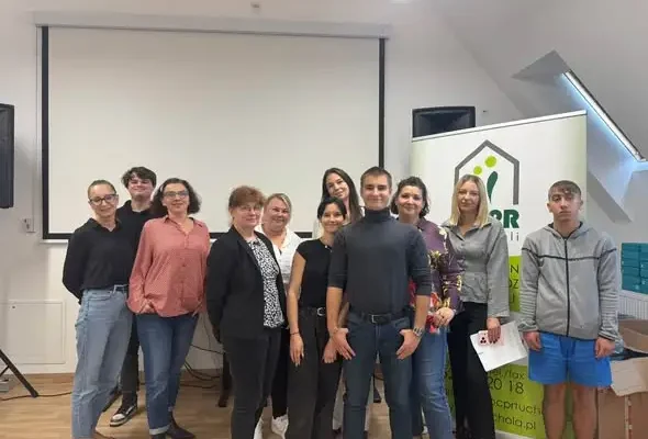 Młodzież z Domów w Tucholi uczy się samodzielności – wizyta w PCPR i PUP