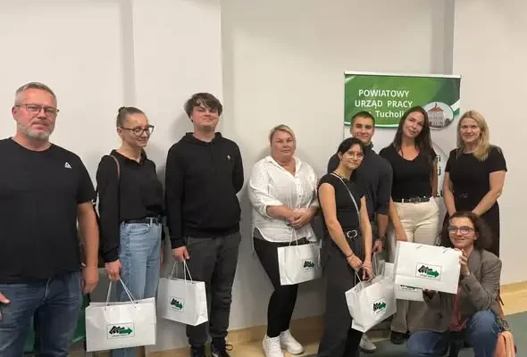 Młodzież z Domów w Tucholi uczy się samodzielności – wizyta w PCPR i PUP