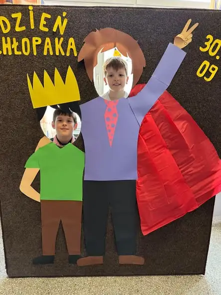 Dzień Chłopaka w szkole pełen atrakcji – wybory Superchłopaka i uniknięcie odpytywania