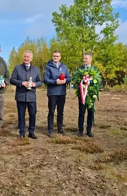 Adwokaci z Bydgoszczy uczcili 75-lecie, sadząc 75 drzew w Borach Tucholskich