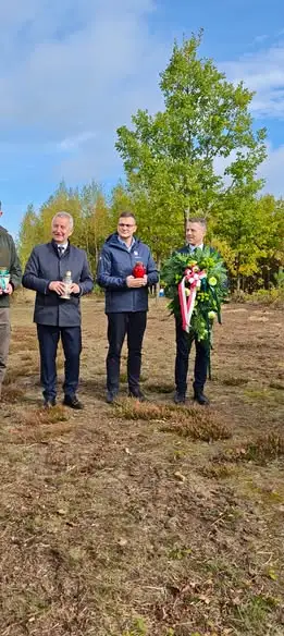 Adwokaci z Bydgoszczy uczcili 75-lecie, sadząc 75 drzew w Borach Tucholskich