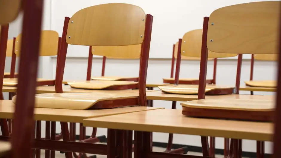 Spotkanie w starostwie tucholskim: omówiono bezpieczeństwo w szkołach po atakach w Polsce